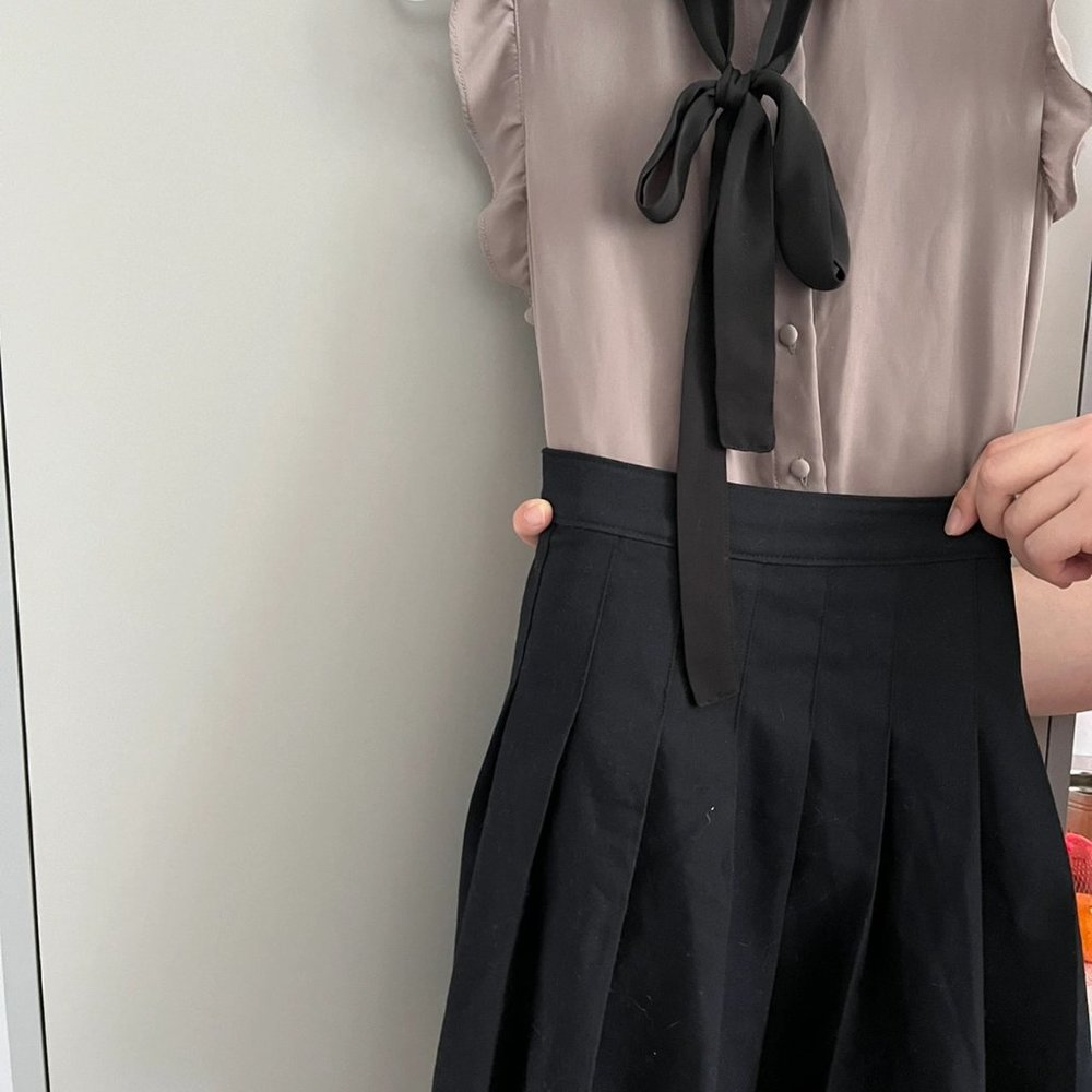 Elegant and feminine SNIDEL bowtie sleeveless top Hollister skirt set